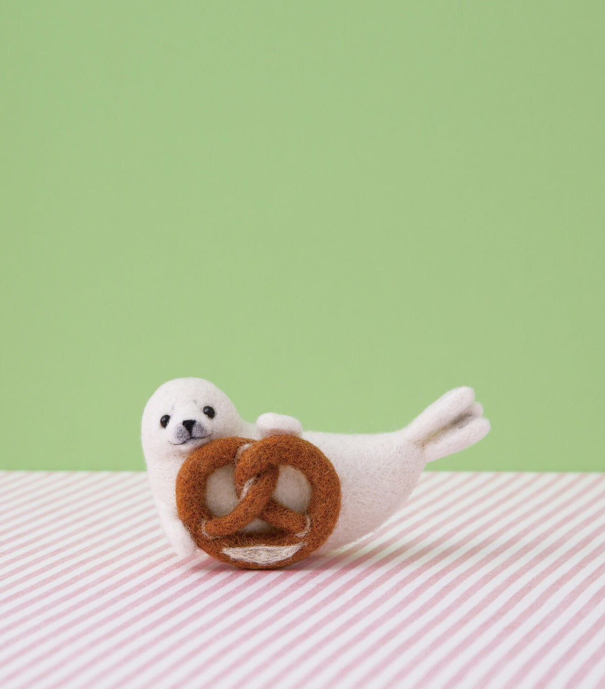 Hamanaka Needle Felting Kit – Baby Seal & Pretzel (Japanese Instructions Only)