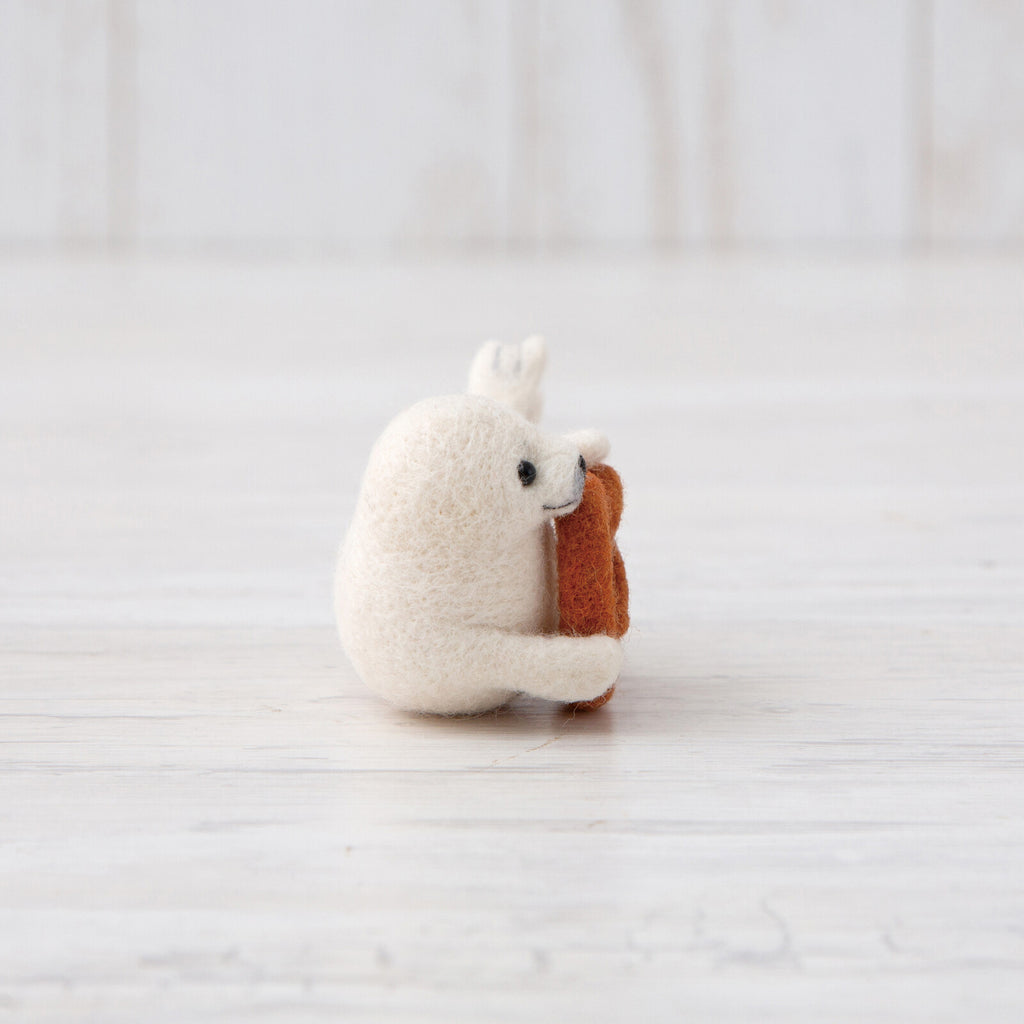Hamanaka Needle Felting Kit – Baby Seal & Pretzel (Japanese Instructions Only)