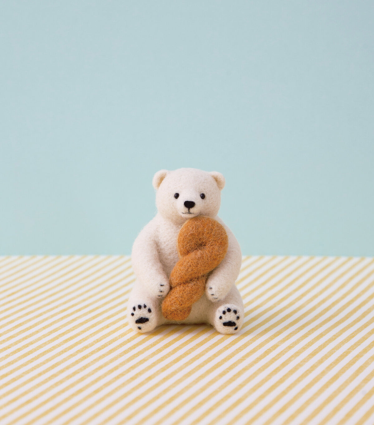 Hamanaka Needle Felting Kit – Shirokuma (White Bear) & Twisted Bread (Japanese Instructions Only)