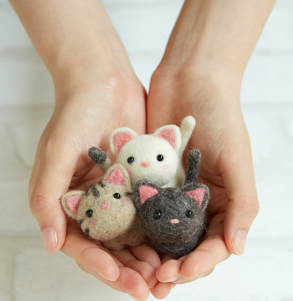 Hamanaka Needle Felting Kit – Little Friends Cats (English & Japanese Instructions)